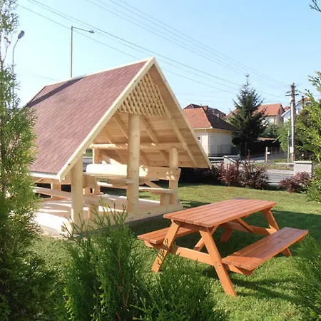 Konukevi Zeleny Dom *