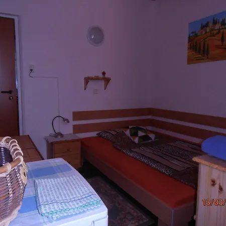 Zeleny Dom بيت ضيافة